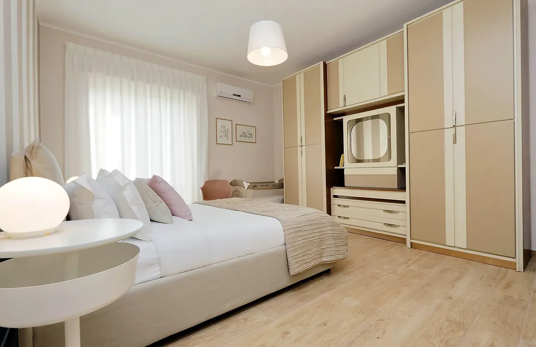 Elegant 3-Bed Apartment 10' Termini Wi-Fi Ac-1